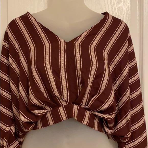 Crop-top Blouse w/ Ribbon Tie Sleeves - Picture 2 of 6